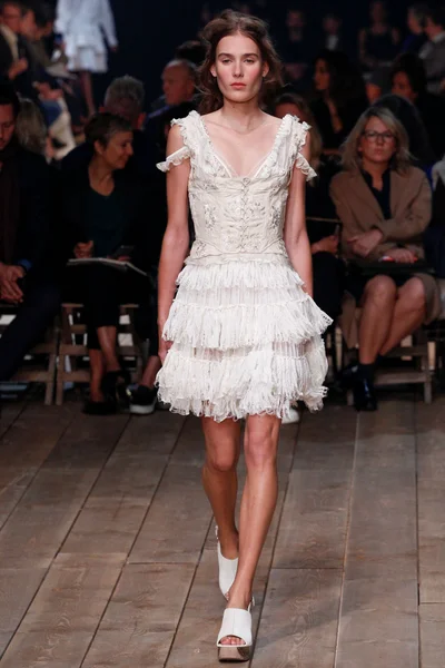 Look 15